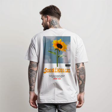 CAMISETA MASCULINA - O SENHOR É MINHA LUZ